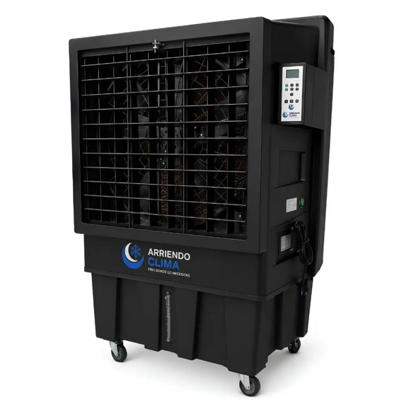 Arriendo de Enfriador de Aire Evaporativo móvil industrial negro modelo IK de 26000 m³/h con ruedas y panel digital, aislado sobre fondo blanco.